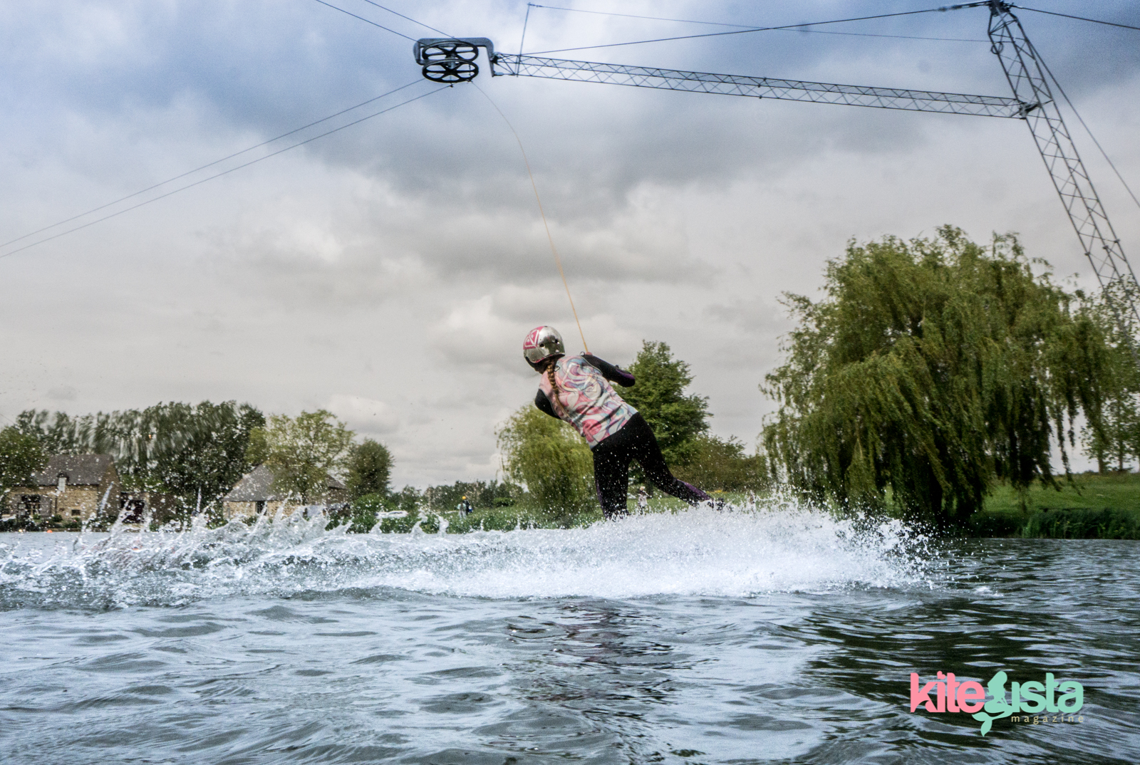 Taking Corners at the cable Park - KiteSista