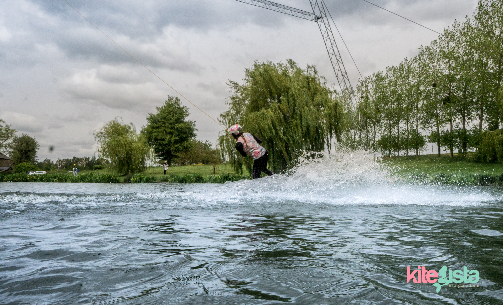 Taking Corners at the cable Park - KiteSista