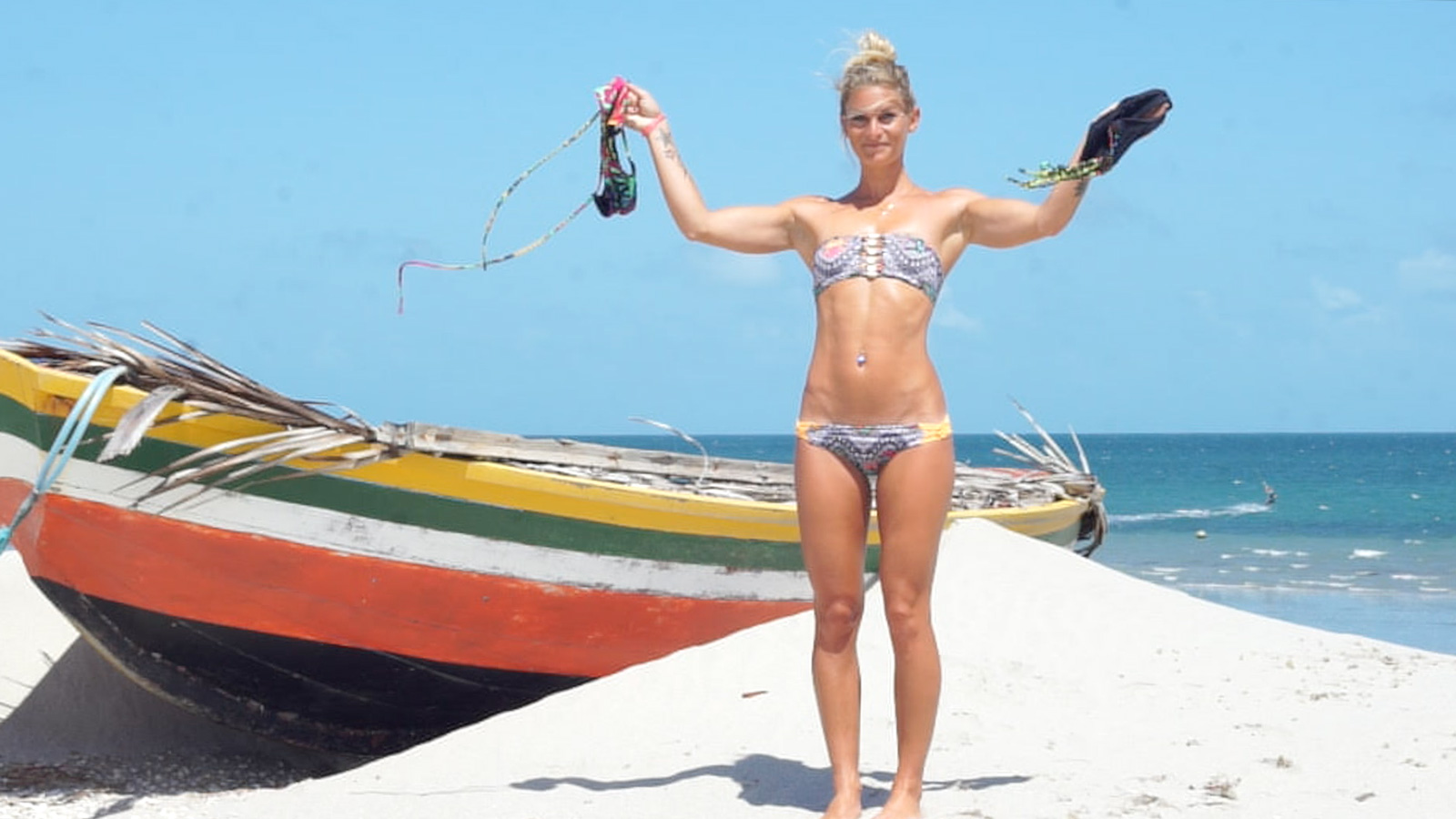 How to change your bikini in front of everyone… without using a towel
